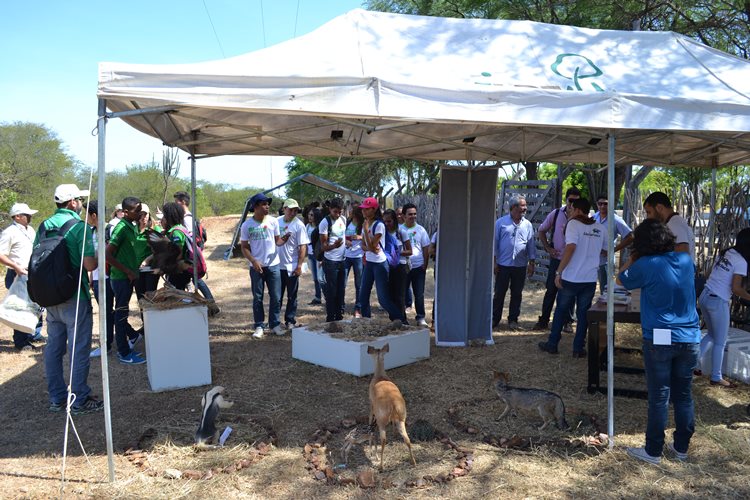 Equipe do Cemafauna particpou de atividades do Programa Embrapa & Escola, em comemoração ao Dia Nacional da Caatinga/Foto: ASCOM