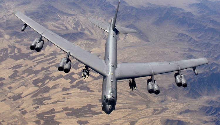 Segundo porta-voz das forças americanas, o uso dos B-52 não implica um maior risco de baixas civis, já que o avião está armado apenas com bombas teleguiadas