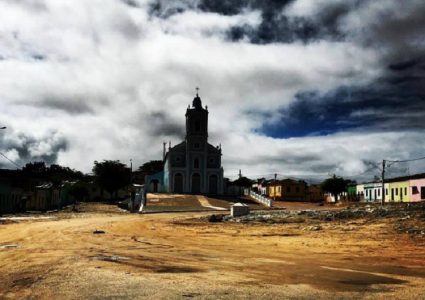 Distrito de Cimbres servirá para locações do longa-metragem. Foto: Netflix/Divulgação
