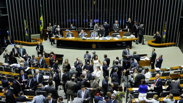Plenário durante sessão conjunta do Congresso Nacional. À mesa, senador Romero Jucá (PMDB-RR). Foto: Edilson Rodrigues/Agência Senado