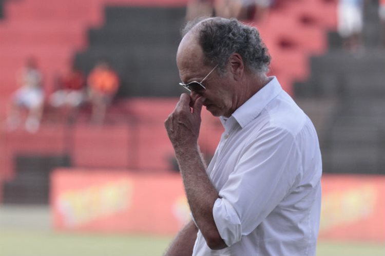Numa nota curta, o presidente do Sport, João Humberto Martorelli, anunciou a demissão do técnico Paulo Roberto Falcão do comando técnico do time profissional