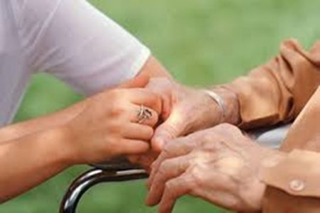 Objetivo é formar mão de obra qualificada e capacitada para o cuidado adequado e relacionamento humanizado com o idoso/Foto ilustrativa