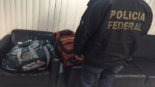 Mochilas revistadas pela Polícia Federal (Foto: Polícia Federal)