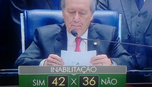 Por 42 votos a favor, 36 contra e 3 abstenções, a presidente Dilma Vanda Rousseff ainda poderá exercer cargos públicos. 