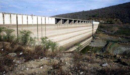 O maior reservatório de água do agreste de Pernambuco opera com volume morto. O nível de água na Barragem de Jucazinho, no município de Surubim, atingiu 0,01% da capacidade 