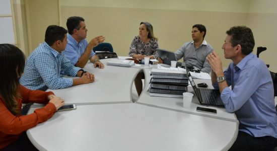 Também esteve presente na reunião o procurador-geral do município Fabio Lima e o assessor especial Carlos Coelho. (Foto: ascom)